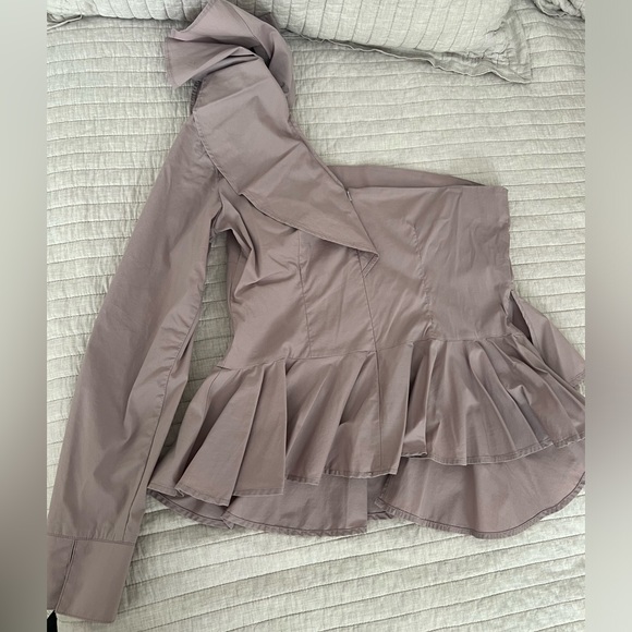 Leith Ruffle One-Shoulder Blouse - Picture 3 of 6